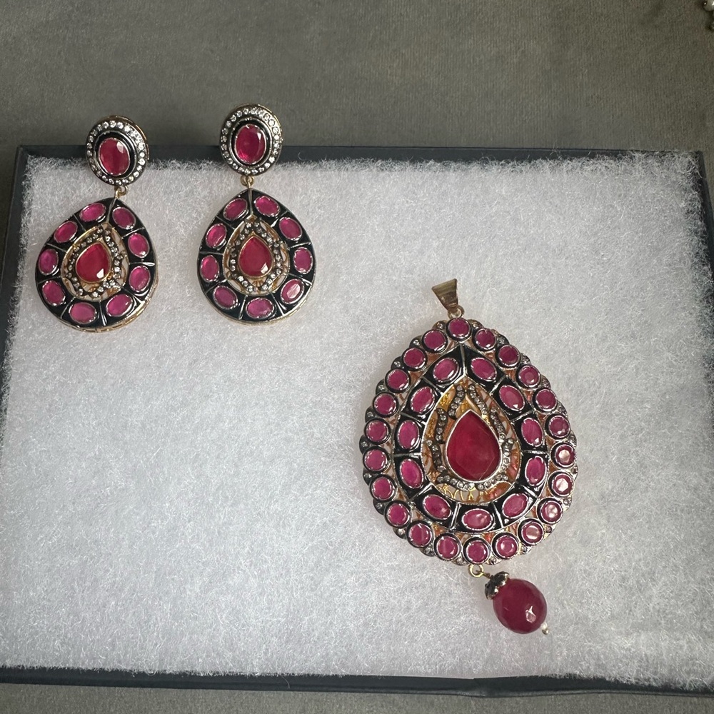 Ruby and gold necklace pendant & earrings
